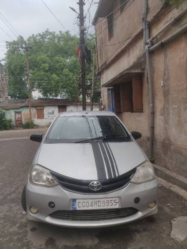 https://images10.gaadi.com/usedgaadi-sellcar/UsedCar/e5ca4d74a/035a92ff-c046-4531-94f0-628c71b8fe1b.jpg?imwidth=6401