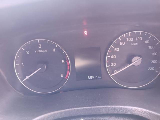 https://images10.gaadi.com/usedgaadi-sellcar/UsedCar/e5cacef4a/0d6fe4e0-6478-46f3-98e8-1e530a753cc6.jpg?imwidth=6402