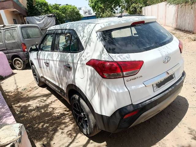 https://images10.gaadi.com/usedgaadi-sellcar/UsedCar/e5cacef4a/f3489887-a98e-4de6-8d27-f80e080beaf8.jpg?imwidth=6401