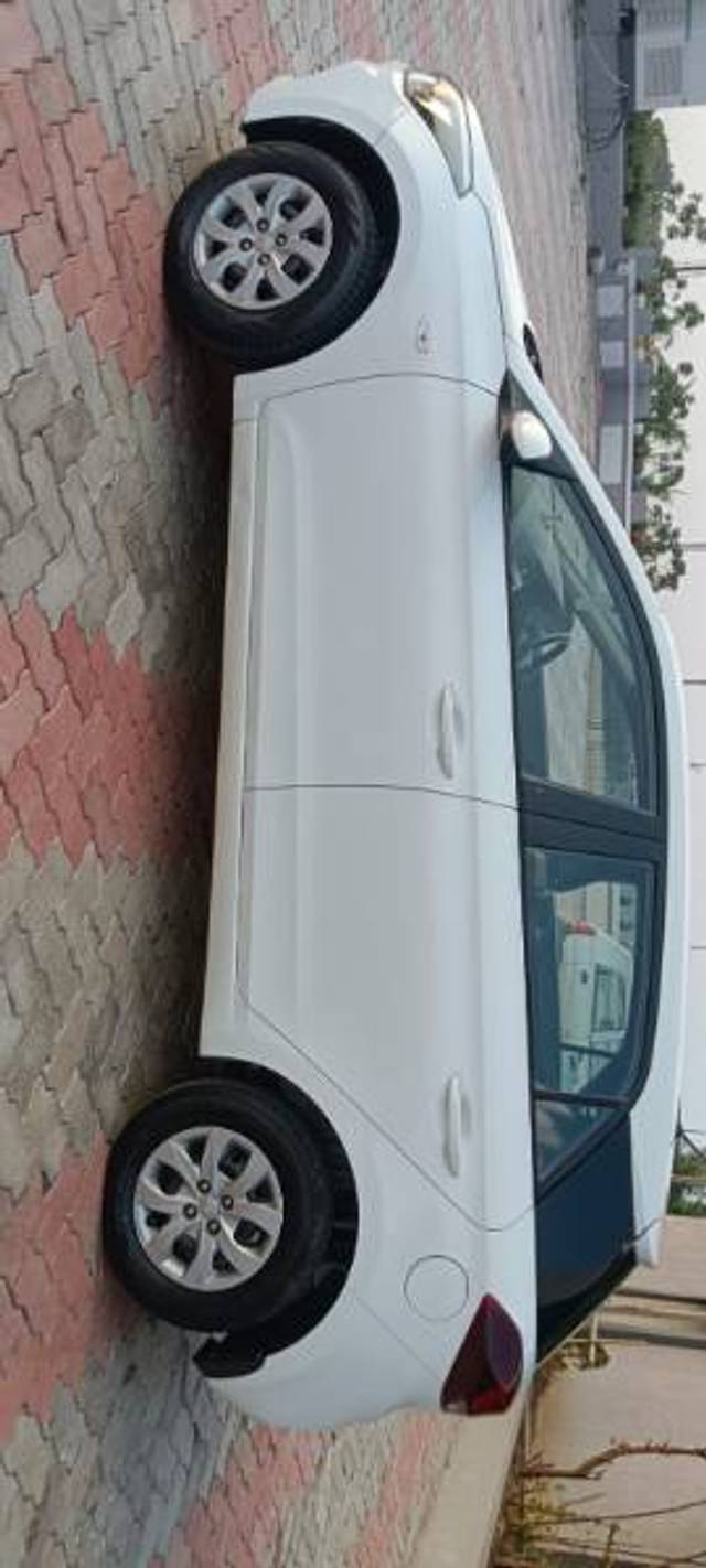 https://images10.gaadi.com/usedgaadi-sellcar/UsedCar/e5caded5a/3247cdea-60fe-42cc-a56b-3f64ac82b67f.jpg?imwidth=6402