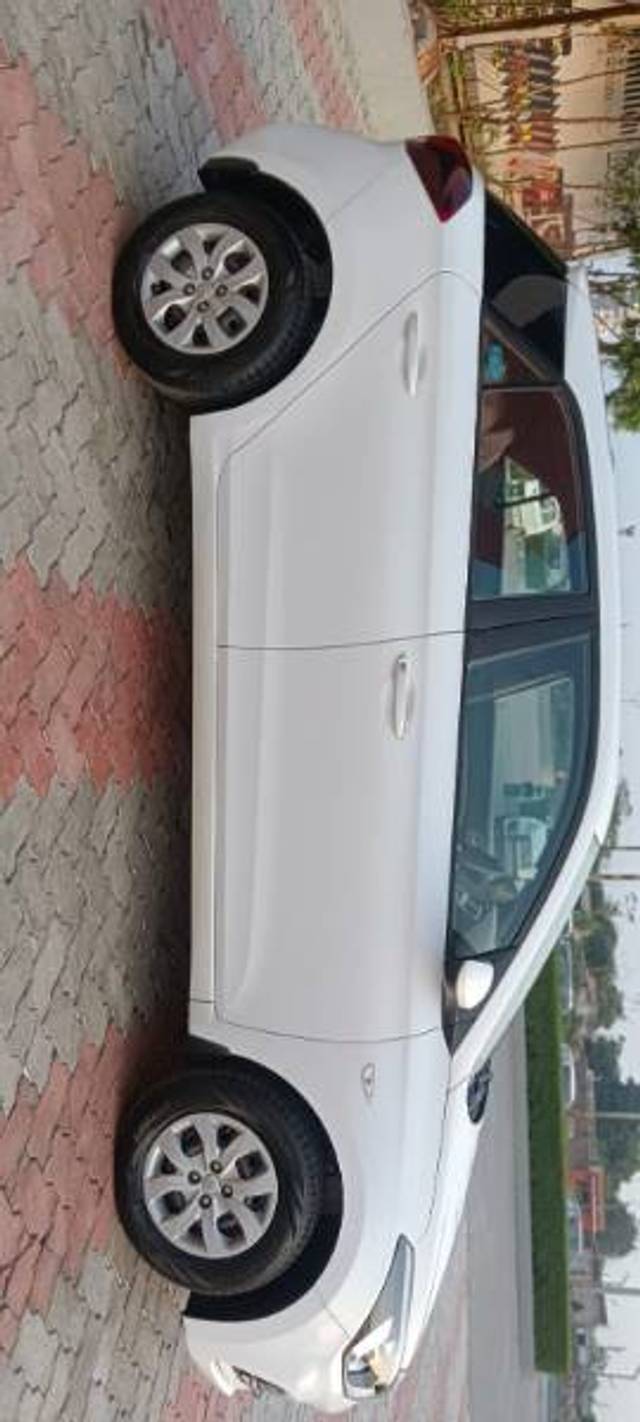 https://images10.gaadi.com/usedgaadi-sellcar/UsedCar/e5caded5a/86db8a72-6198-4fb8-9e39-210cde2ef86c.jpg?imwidth=6401