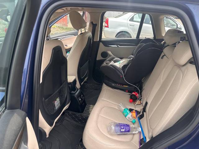 https://images10.gaadi.com/usedgaadi-sellcar/UsedCar/e5cae05ba/b76b518e-ec6c-4770-9589-f1032374f21a.jpeg?imwidth=6402