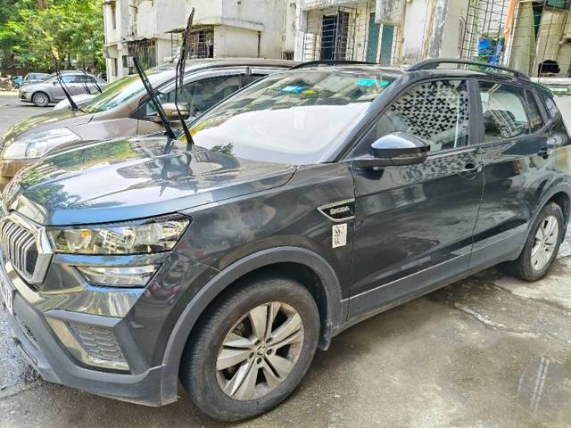 https://images10.gaadi.com/usedgaadi-sellcar/UsedCar/e5caf1b8a/84c734f3-538c-480b-b1ef-7a1827922620.jpg?imwidth=6401