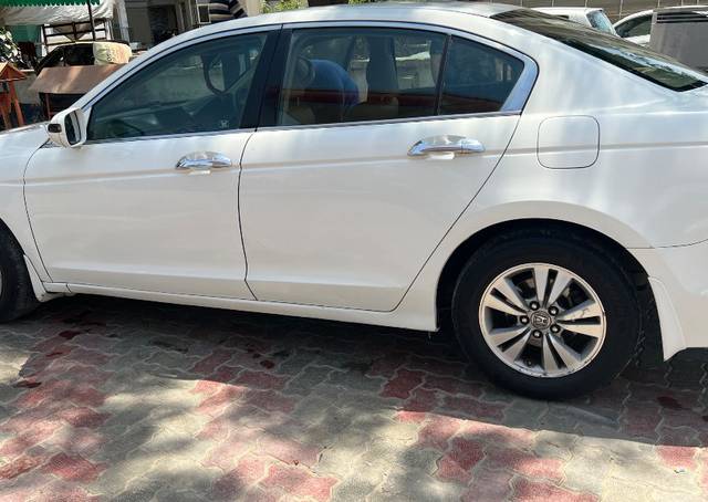 https://images10.gaadi.com/usedgaadi-sellcar/UsedCar/e5cb28c8a/ec28eec7-6132-4d5e-925e-d57ef1bae398.jpeg?imwidth=6402