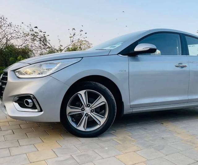 https://images10.gaadi.com/usedgaadi-sellcar/UsedCar/e5cb2b97a/19d077b8-42bf-4983-8af3-ca4d2c0c7c2e.jpeg?imwidth=6402
