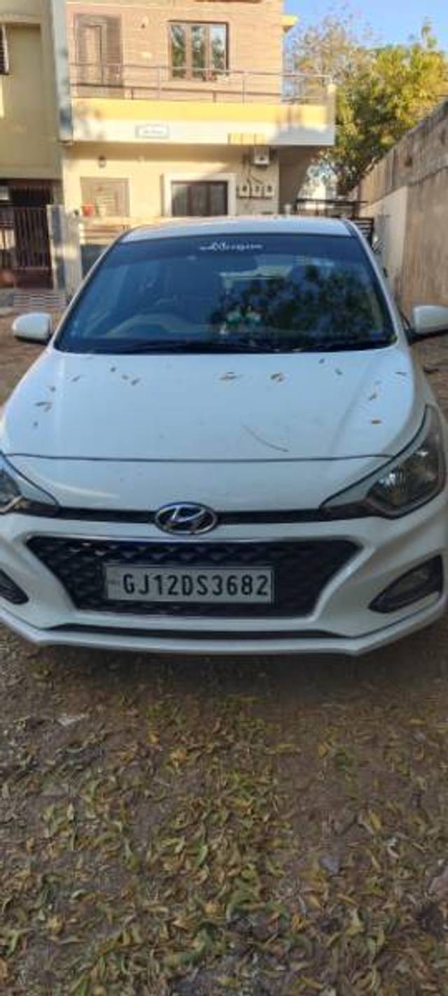 https://images10.gaadi.com/usedgaadi-sellcar/UsedCar/e5cb9ee9a/5c30bdae-9e1e-472f-80aa-d7d0cbd735c3.jpg?imwidth=6400