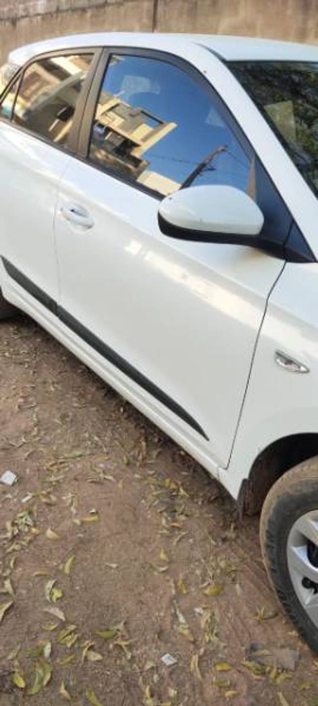 https://images10.gaadi.com/usedgaadi-sellcar/UsedCar/e5cb9ee9a/989a26f2-1def-4cb9-9d36-22be0e8735a4.jpg?imwidth=6401