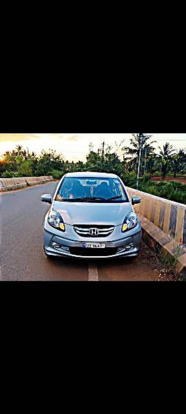 https://images10.gaadi.com/usedgaadi-sellcar/UsedCar/e5cbc29ca/fa39dcd8-03f2-4e02-871b-3cee00eedbe3.jpg?imwidth=6400