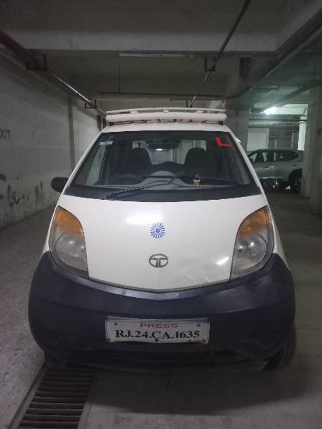 https://images10.gaadi.com/usedgaadi-sellcar/UsedCar/e5cbc7dea/c395a67e-2f41-4af7-b11e-9488f249f40c.jpg?imwidth=6400