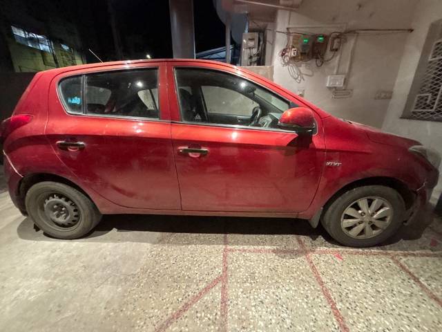 https://images10.gaadi.com/usedgaadi-sellcar/UsedCar/e5cc601da/00f2c437-8a11-4f27-9e74-29ae8bab512e.jpg?imwidth=6401