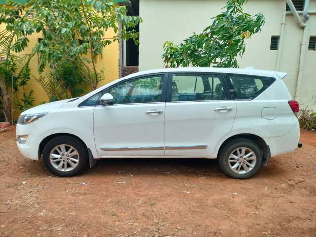 https://images10.gaadi.com/usedgaadi-sellcar/UsedCar/e5cc8a1ca/cc7c6bc3-5eb3-432c-a8ac-6cdd2287ba25.jpg?imwidth=6402