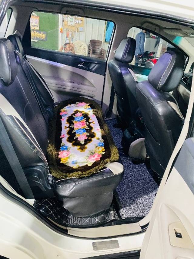 https://images10.gaadi.com/usedgaadi-sellcar/UsedCar/e5cc8f78a/0e1617a2-0e95-4bc0-8bc3-2a36b405b89a.jpeg?imwidth=6402