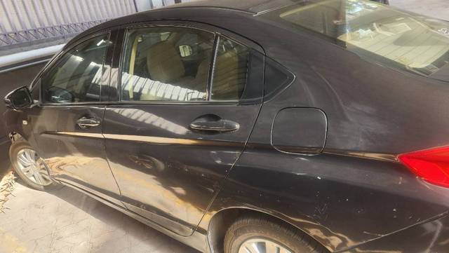 https://images10.gaadi.com/usedgaadi-sellcar/UsedCar/e5cca2baa/7fa5d159-34ee-421e-ab63-28ab926917f5.jpg?imwidth=6402