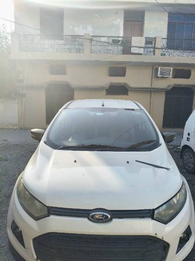 https://images10.gaadi.com/usedgaadi-sellcar/UsedCar/e5ccb3eea/8fc38d34-f191-4976-b189-63871d765fb0.jpg?imwidth=6400