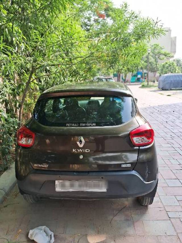 https://images10.gaadi.com/usedgaadi-sellcar/UsedCar/e5ccead9a/07cdddc8-bfba-4461-9f1d-40aa8db19831.jpg?imwidth=6402