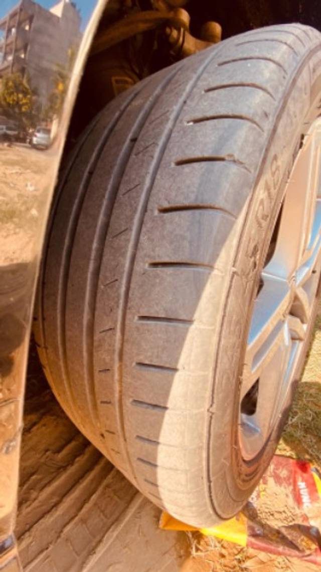 https://images10.gaadi.com/usedgaadi-sellcar/UsedCar/e5ccedd6a/f5b6ae26-9b3e-4602-bd69-315d90a4ad33.jpeg?imwidth=6401
