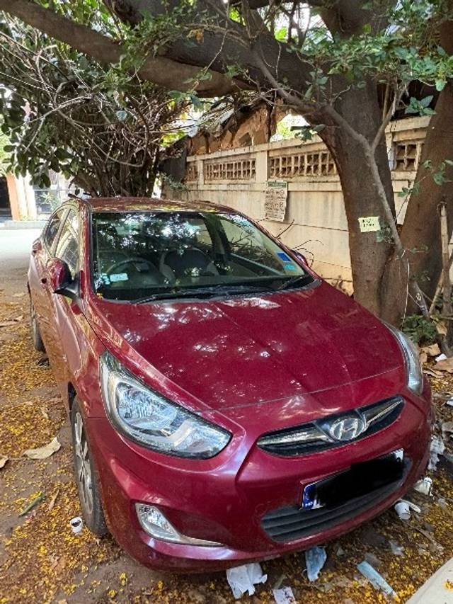 https://images10.gaadi.com/usedgaadi-sellcar/UsedCar/e5cd9f36a/b6506ab9-b60a-4d01-964e-1bdba149016e.jpeg?imwidth=6402