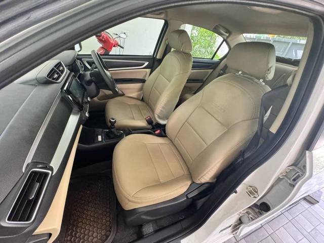https://images10.gaadi.com/usedgaadi-sellcar/UsedCar/e5cdaba0a/18215407-e1a1-4069-bab2-e373d37c3d71.jpg?imwidth=6402