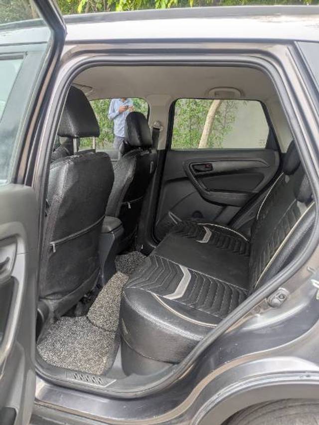 https://images10.gaadi.com/usedgaadi-sellcar/UsedCar/e5cdbd3ca/9529631c-9dd4-4efa-8bab-50f1beae0cc0.jpg?imwidth=6401