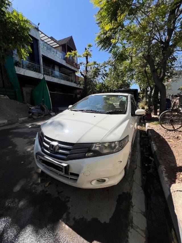https://images10.gaadi.com/usedgaadi-sellcar/UsedCar/e5cdeb14a/c1099fd4-9d26-4476-8b76-e7cc1f6ea06b.jpeg?imwidth=6400