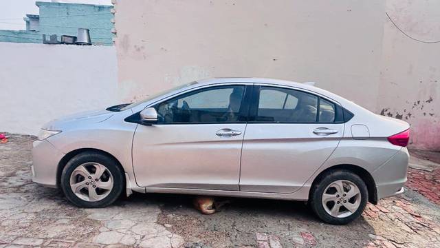 https://images10.gaadi.com/usedgaadi-sellcar/UsedCar/e5cdfaffa/ad3924ef-c0d3-4ca5-a0c7-2c4b191ed28f.jpeg?imwidth=6401