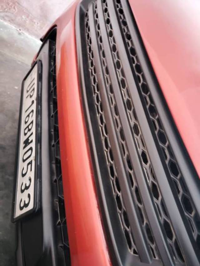 https://images10.gaadi.com/usedgaadi-sellcar/UsedCar/e5ce1a0ca/58620876-de09-4e1b-aeb3-2b57207e94e7.jpg?imwidth=6402