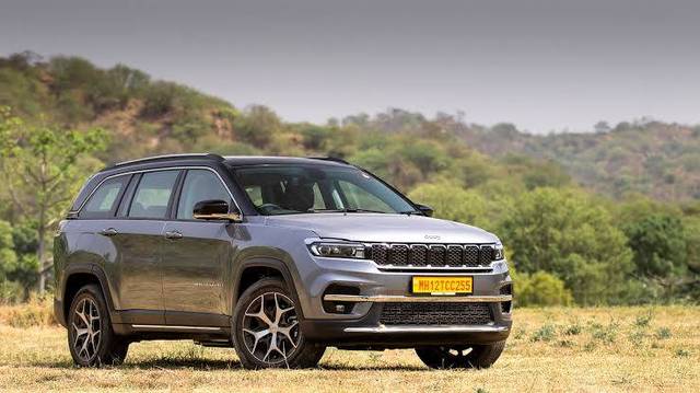 https://images10.gaadi.com/usedgaadi-sellcar/UsedCar/e5ce35c1a/ccdf9c5c-151b-4ebe-aa50-cd39f61a7449.jpg?imwidth=6400