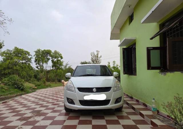 https://images10.gaadi.com/usedgaadi-sellcar/UsedCar/e5ce48caa/4fbb472b-6036-4f39-a7c8-cefc9de6dc02.jpg?imwidth=6400
