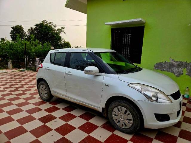 https://images10.gaadi.com/usedgaadi-sellcar/UsedCar/e5ce48caa/7aeba391-d308-442c-beb9-30eed2ada29d.jpg?imwidth=6402