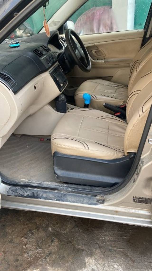 https://images10.gaadi.com/usedgaadi-sellcar/UsedCar/e5ce4abca/48c8d530-3139-4112-8ff0-6ff3c9ddaaf8.jpeg?imwidth=6402
