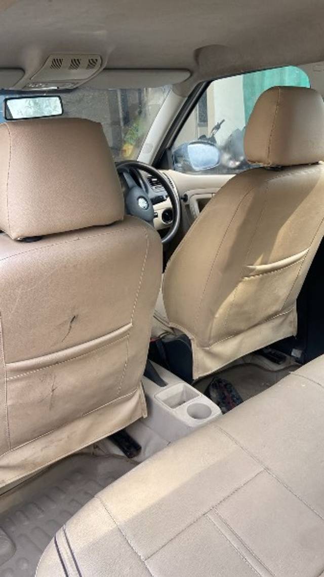 https://images10.gaadi.com/usedgaadi-sellcar/UsedCar/e5ce4abca/d8f11574-06c9-41c5-bf98-f0b979a3c9de.jpeg?imwidth=6401