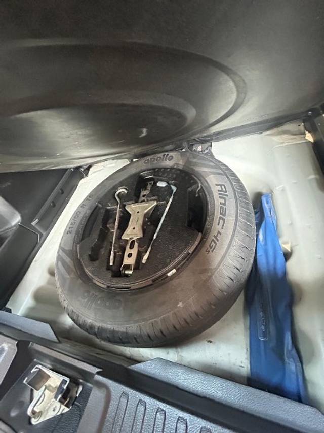https://images10.gaadi.com/usedgaadi-sellcar/UsedCar/e5ce8a0ca/855958d6-a644-43ba-9483-d30324a0c9ad.jpeg?imwidth=6401