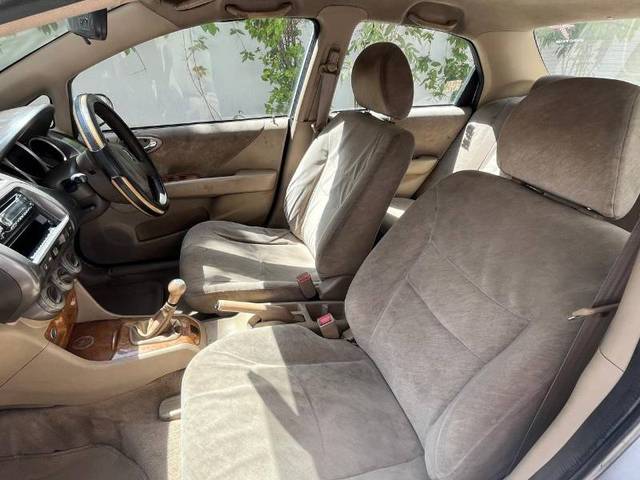 https://images10.gaadi.com/usedgaadi-sellcar/UsedCar/e5ce9346a/40c8eb9d-24c7-4f85-b844-0f8fb172010f.jpg?imwidth=6402