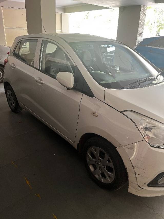 https://images10.gaadi.com/usedgaadi-sellcar/UsedCar/e5cebcdaa/678b2e2f-4b78-40a0-bd88-c01b157d8b8a.jpeg?imwidth=6401