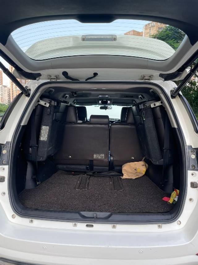 https://images10.gaadi.com/usedgaadi-sellcar/UsedCar/e5cecd4ba/357b34bf-6644-49ac-9bb6-67310822d1c6.jpeg?imwidth=6402
