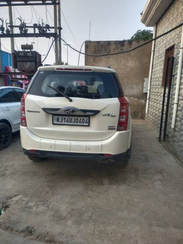 https://images10.gaadi.com/usedgaadi-sellcar/UsedCar/e5cef2eaa/5e74984d-373f-412e-8d89-cd1a22bf4b5f.jpg?imwidth=6401