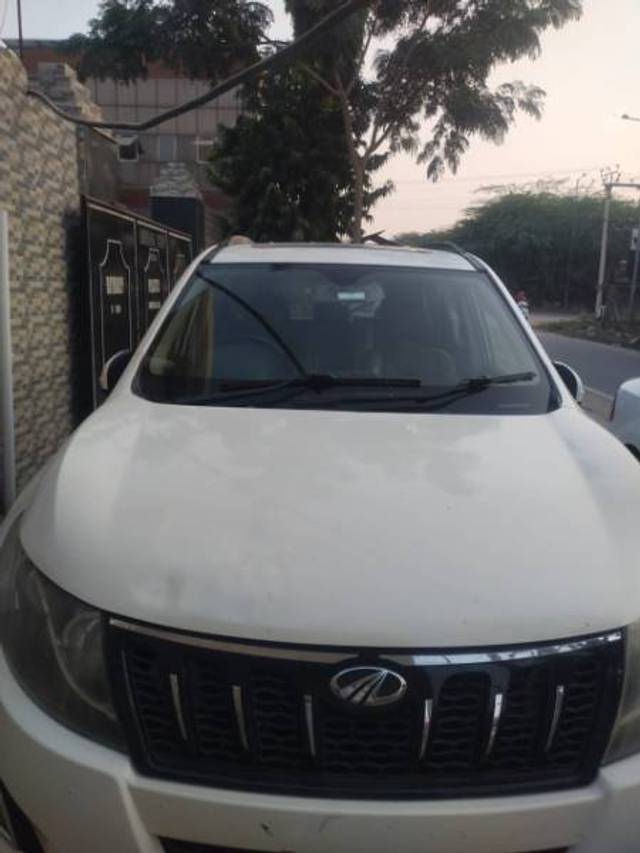 https://images10.gaadi.com/usedgaadi-sellcar/UsedCar/e5cef2eaa/d42cbcb2-381e-4536-b767-46ea7560c3e5.jpg?imwidth=6402