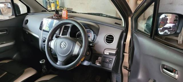 https://images10.gaadi.com/usedgaadi-sellcar/UsedCar/e5cef318a/aabaa3d3-5bb9-47a2-ad69-c6c6303f6fc2.jpg?imwidth=6401