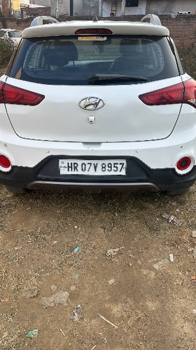 https://images10.gaadi.com/usedgaadi-sellcar/UsedCar/e5cf3244-780e-4d46-8f4f-1312c33b5c5b/67e02403-963d-46fb-9238-bf946f634e95.jpeg?imwidth=6402