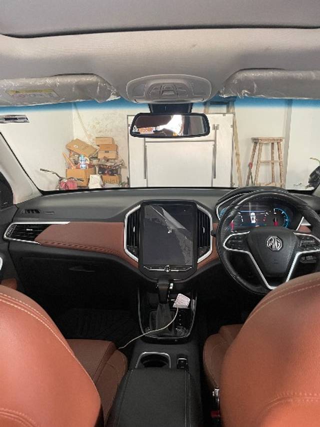 https://images10.gaadi.com/usedgaadi-sellcar/UsedCar/e5cf3f90a/63f3df81-b2ea-4762-8f4d-4abc44b7aa7f.jpeg?imwidth=6401