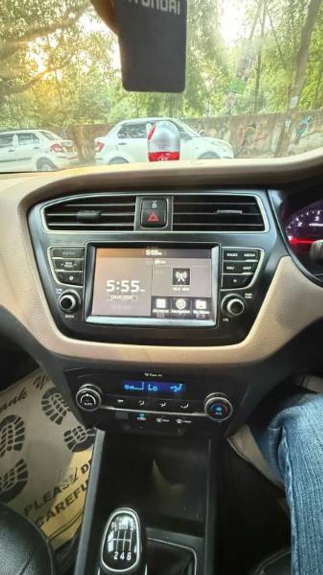 https://images10.gaadi.com/usedgaadi-sellcar/UsedCar/e5cf57b6a/44104f1b-a469-46f2-a033-34ee7f7dbbe7.jpg?imwidth=6401