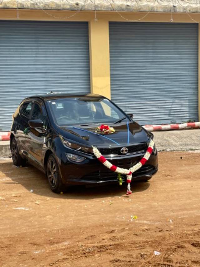 https://images10.gaadi.com/usedgaadi-sellcar/UsedCar/e5cf688ba/acf69c0d-54fb-40c0-bfe4-857841743b40.jpeg?imwidth=6400