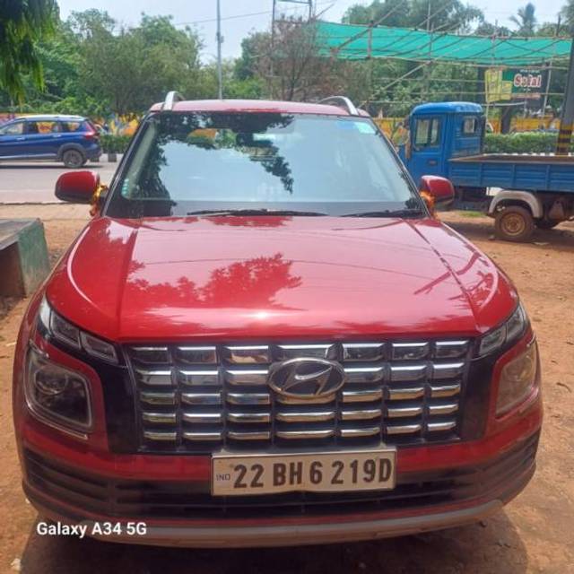 https://images10.gaadi.com/usedgaadi-sellcar/UsedCar/e5cf9441a/27d10fc9-6afc-43a3-804a-3eed40ef081f.jpeg?imwidth=6400
