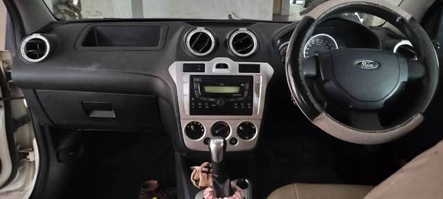 https://images10.gaadi.com/usedgaadi-sellcar/UsedCar/e5cfbf37a/dbfd4c80-e1a7-4db4-b27b-c81ea7934f09.jpg?imwidth=6402