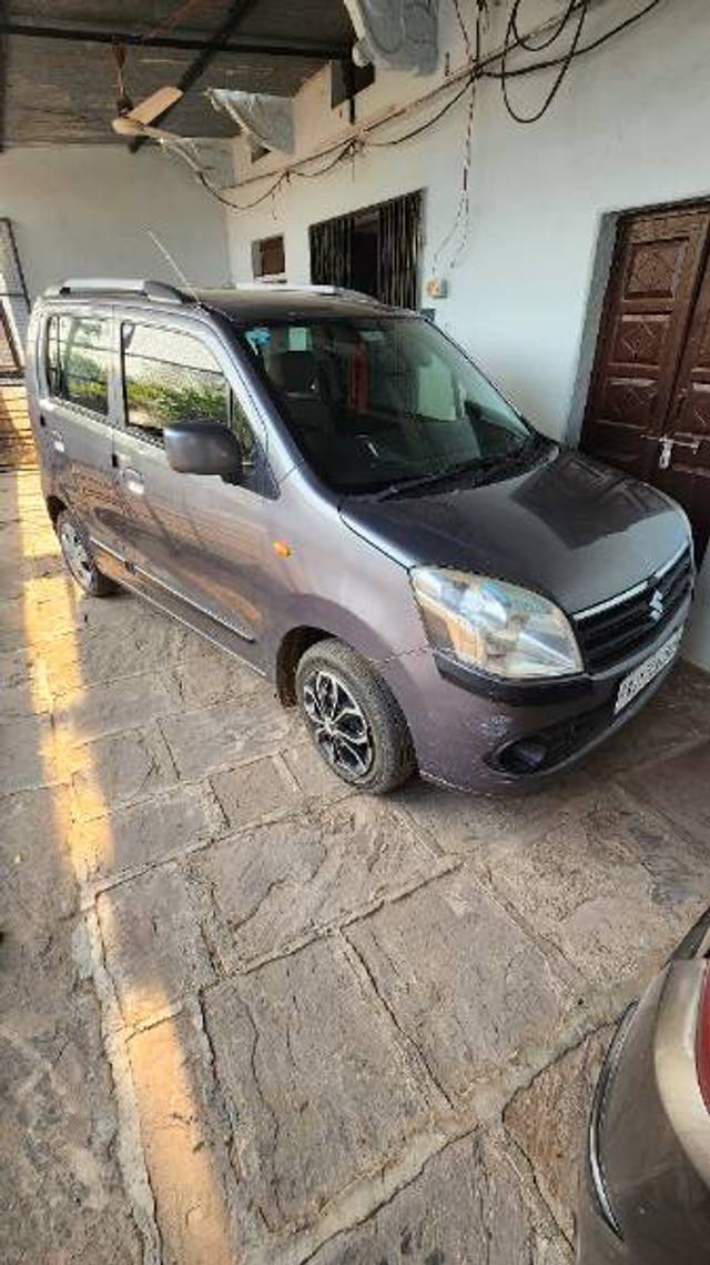 https://images10.gaadi.com/usedgaadi-sellcar/UsedCar/e5d02d7aa/b8fec827-f3d9-40e4-ab28-3b92ba5d2897.jpg?imwidth=6400