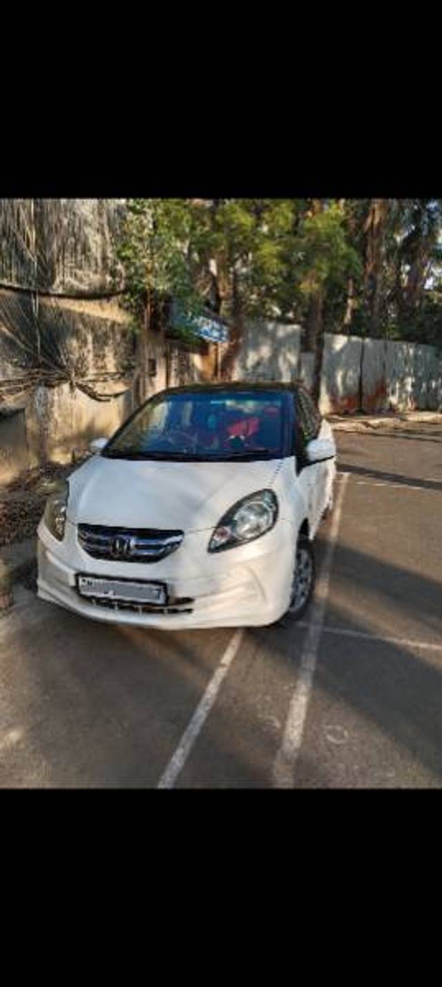 https://images10.gaadi.com/usedgaadi-sellcar/UsedCar/e5d051dca/256c0191-ee3a-4a1e-b0dd-c1f01964dd88.jpg?imwidth=6400