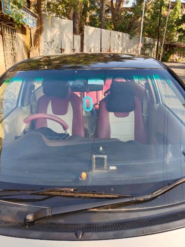 https://images10.gaadi.com/usedgaadi-sellcar/UsedCar/e5d051dca/a741a15e-2086-4b03-9b85-c5237e493a4a.jpg?imwidth=6401