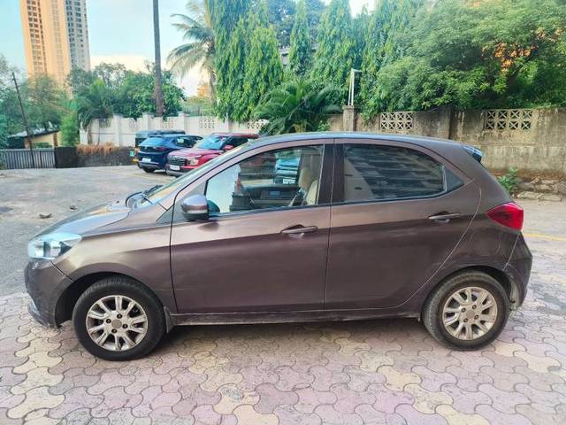 https://images10.gaadi.com/usedgaadi-sellcar/UsedCar/e5d0aefba/0d36daa1-4a8d-4552-8102-8ae498fbc116.jpeg?imwidth=6402