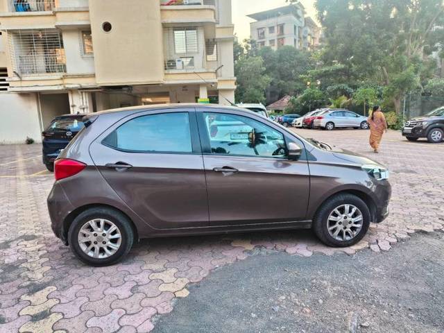 https://images10.gaadi.com/usedgaadi-sellcar/UsedCar/e5d0aefba/67296813-b426-4655-9137-afa400231609.jpeg?imwidth=6401