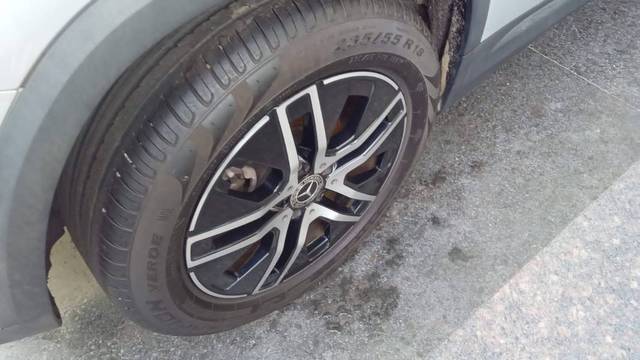 https://images10.gaadi.com/usedgaadi-sellcar/UsedCar/e5d0caeca/40a753d2-6b50-4daa-a1c1-5af19c4cec43.jpg?imwidth=6402